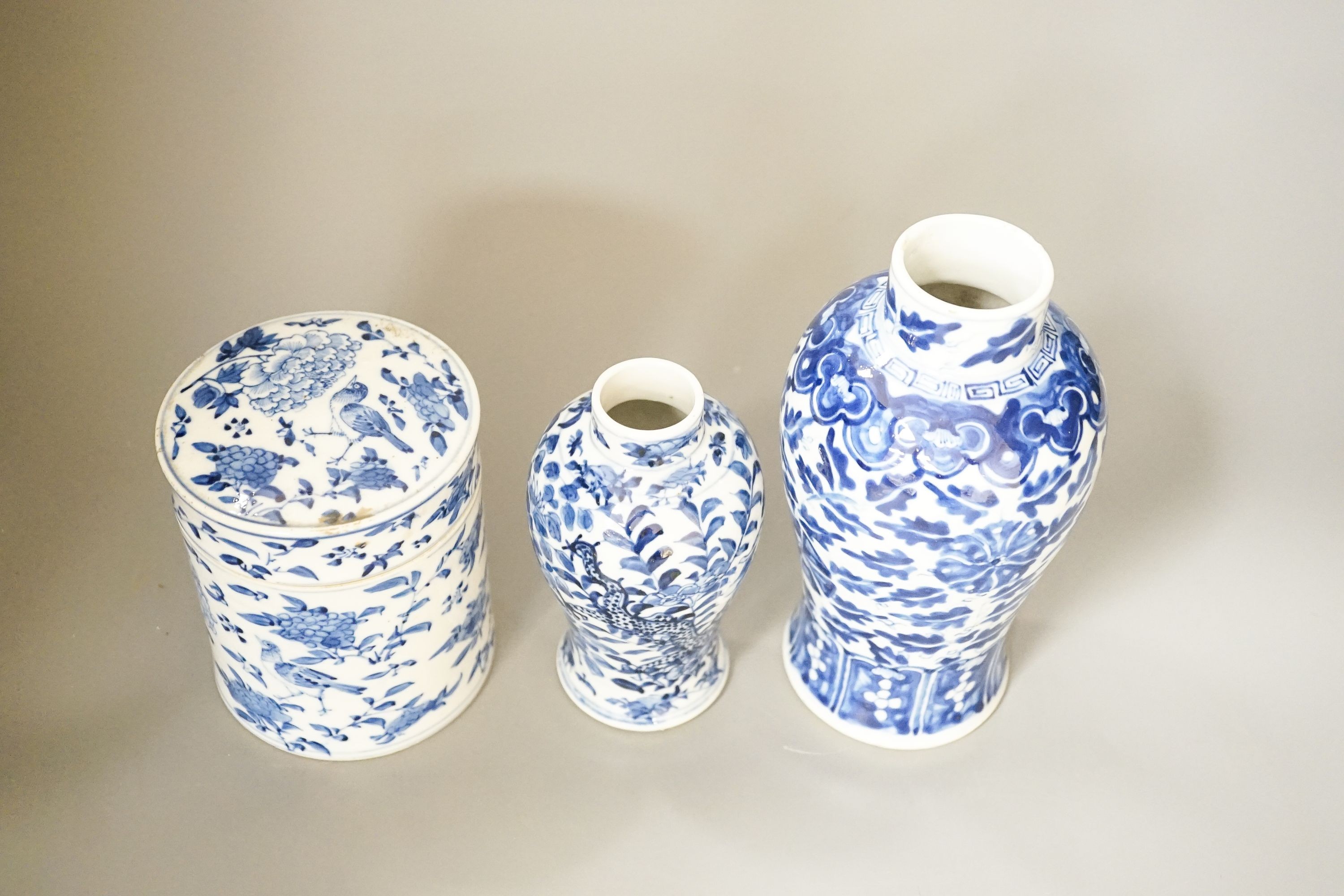 Two 19th century Chinese blue and white vases and a similar box and cover, 19cm